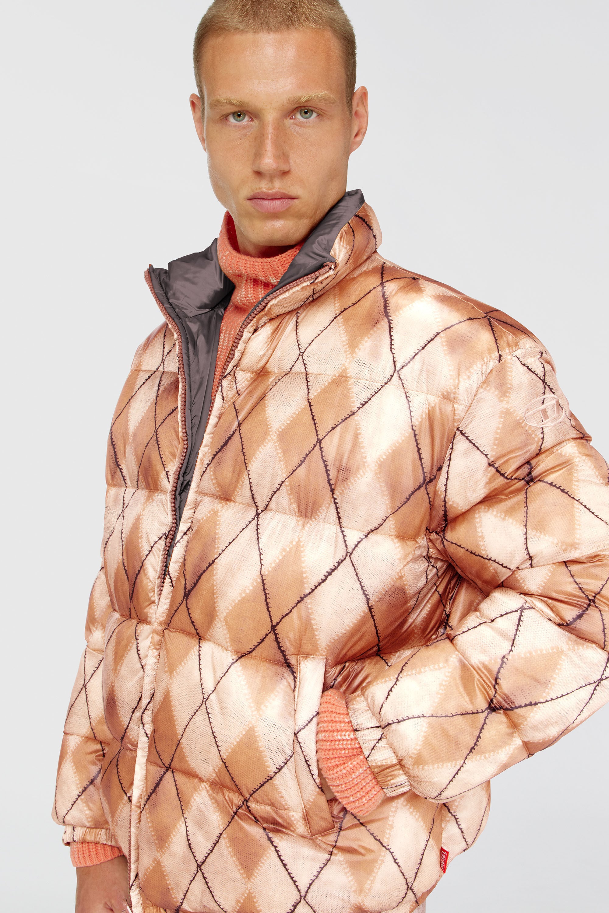 Diesel - W-BOURB-DLCK, Man's Reversible puffer jacket with argyle print in Beige/Grey - 5