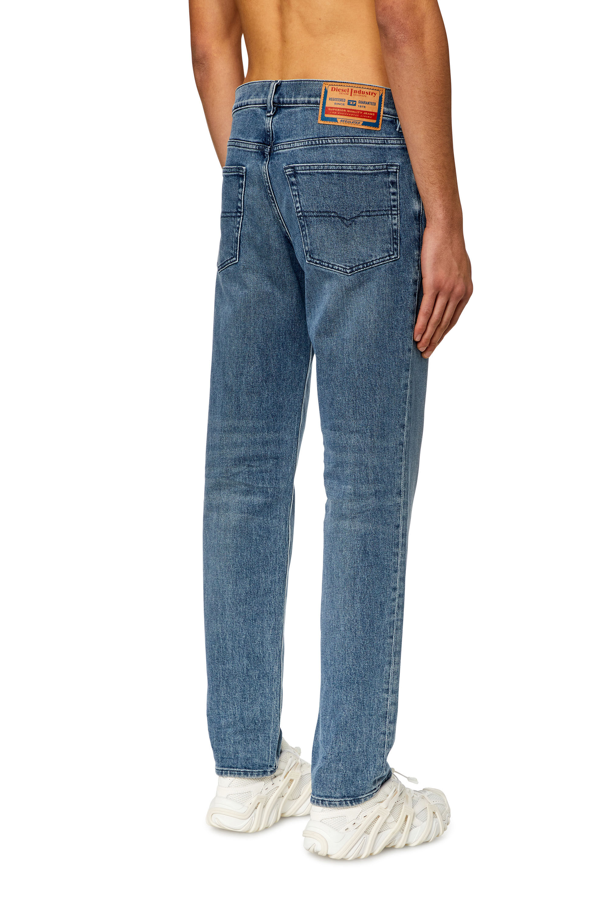 Diesel - Tapered Jeans 2023 D-Finitive 09H30, Medium blue - Image 4