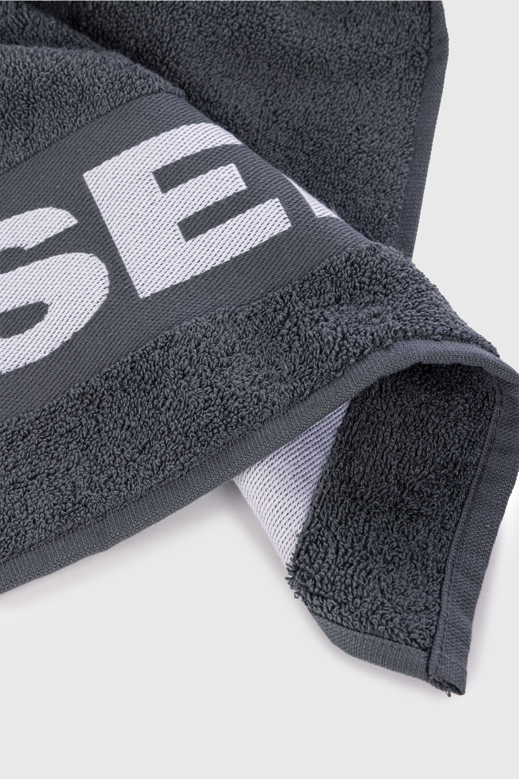 Diesel - 1015211 LOGO-COTTON TOWEL 100X180 GREY, Unisex's Logo-Cotton Terry Towel in Dark grey - 2