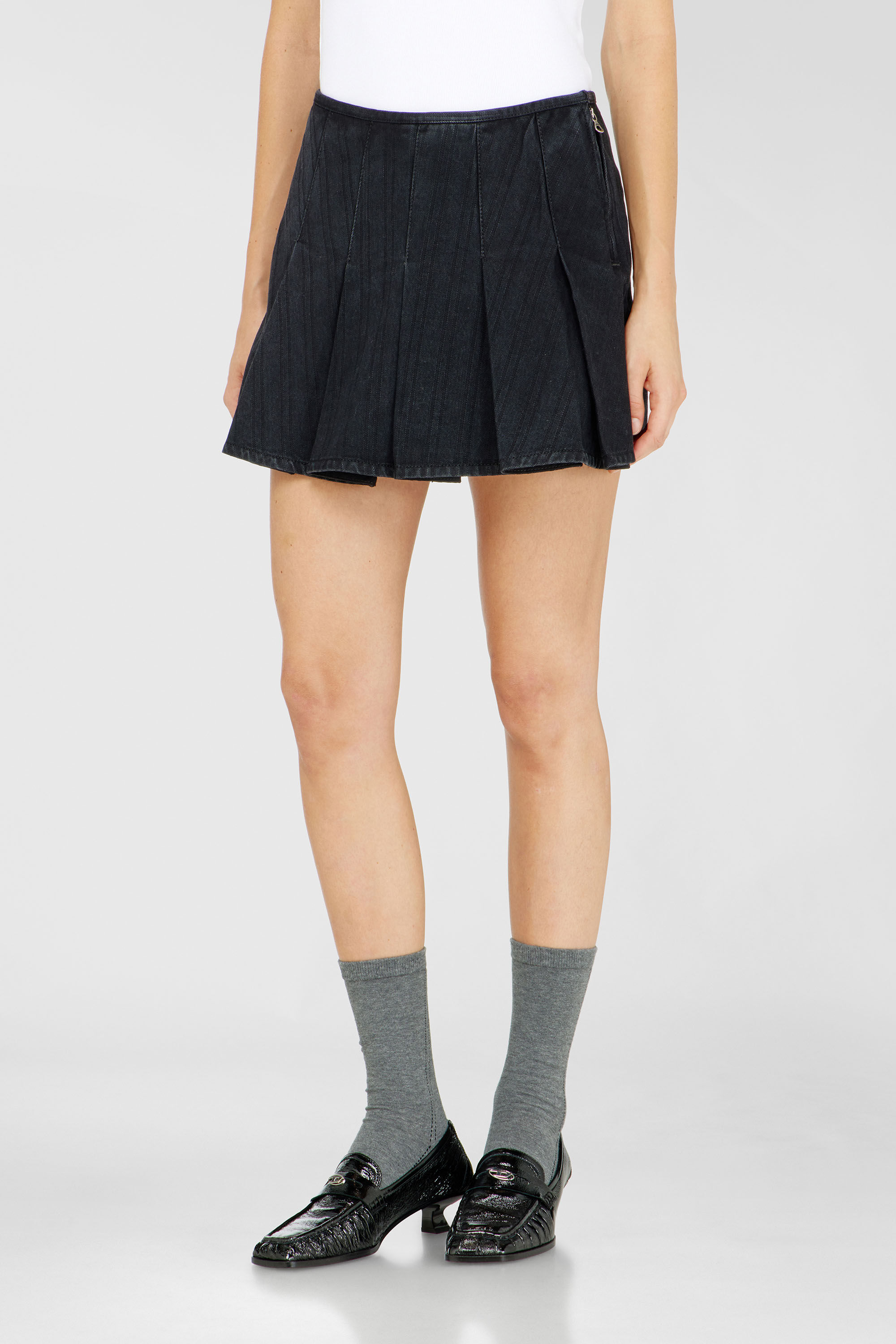 Diesel - DE-SHERO, Woman's Pleated skort in pinstriped denim in Black - 3