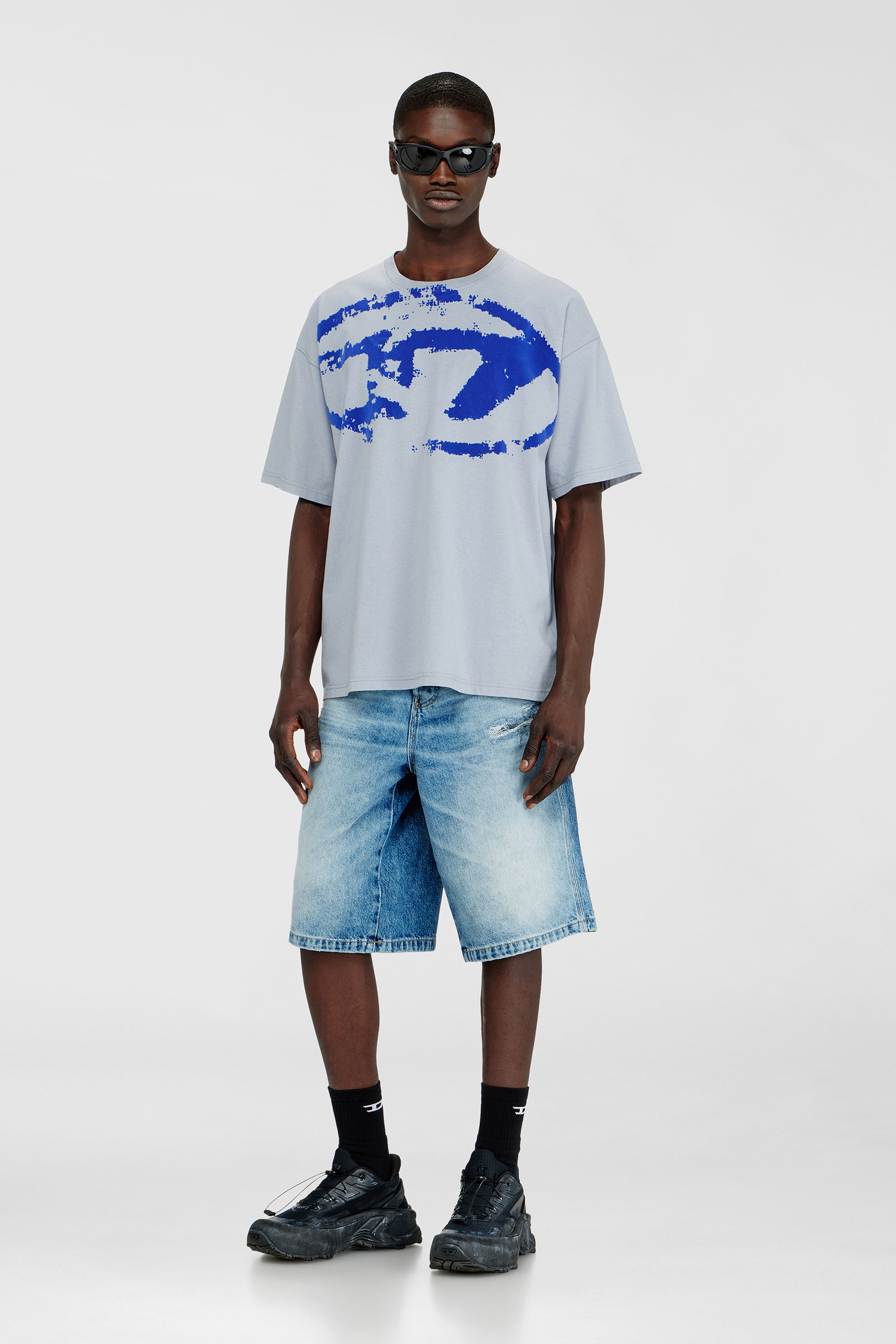 T-shirt with distressed flocked logo