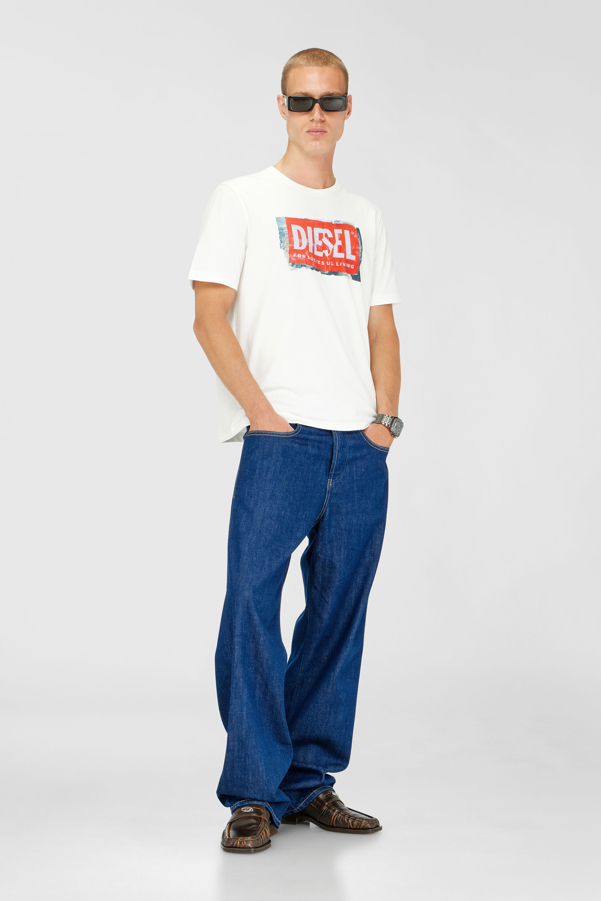 T-shirt with crumpled-effect logo