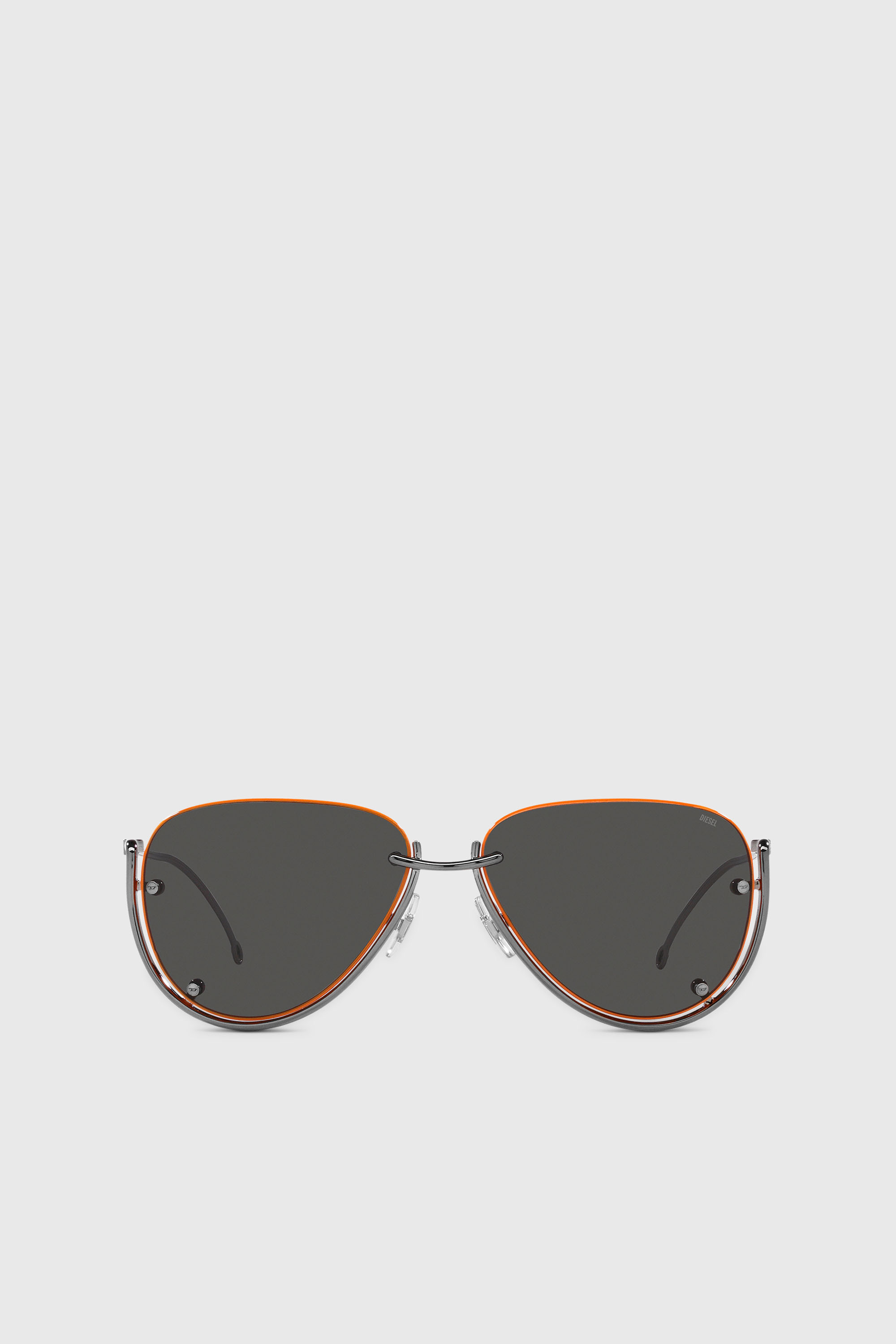Pilot model sunglasses
