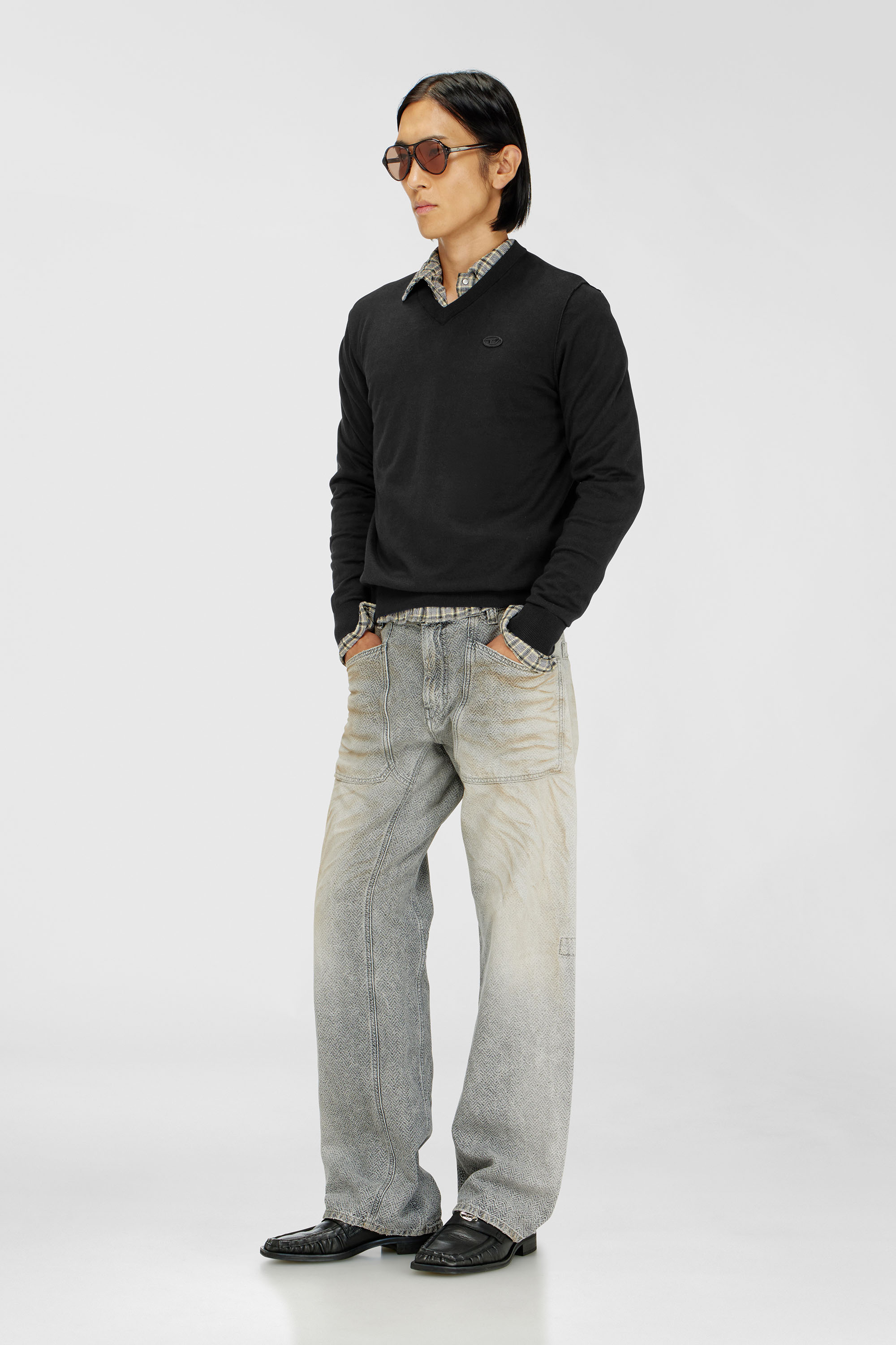 Cotton knit V-neck with tonal Oval D logo