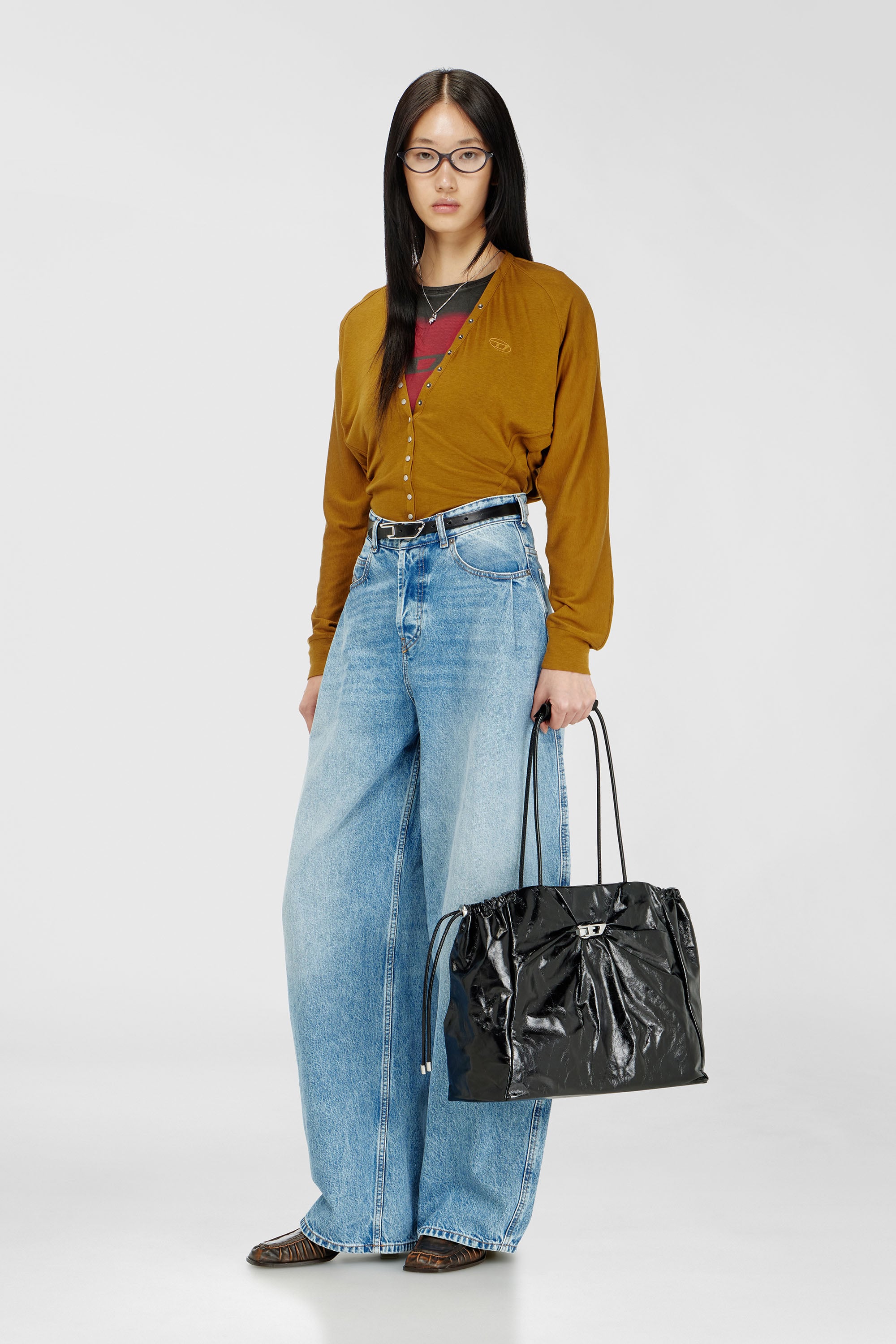 Diesel - SCRUNCH-D TOTE E/W, Woman's Scrunch-D - Tote bag in shiny wrinkled leather in Black - 2